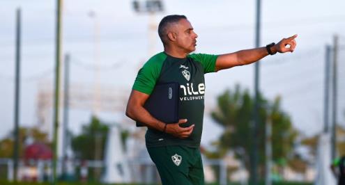 "للمتابعة عن قرب".. جوميز يتواجد في مباراة شباب الزمالك والأهلي 